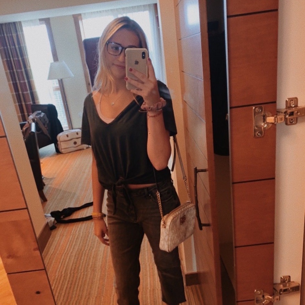 Meet your Posher, Abigail